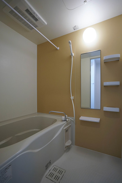 バス・シャワールーム　同じ建物の別の部屋