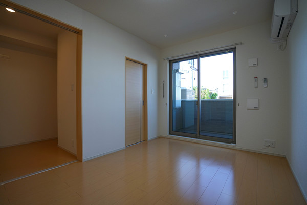 居室・リビング　同じ建物の別の部屋