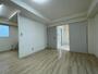 居室・リビング　日当たりが良くて心地よく過ごせそうなお部屋です。