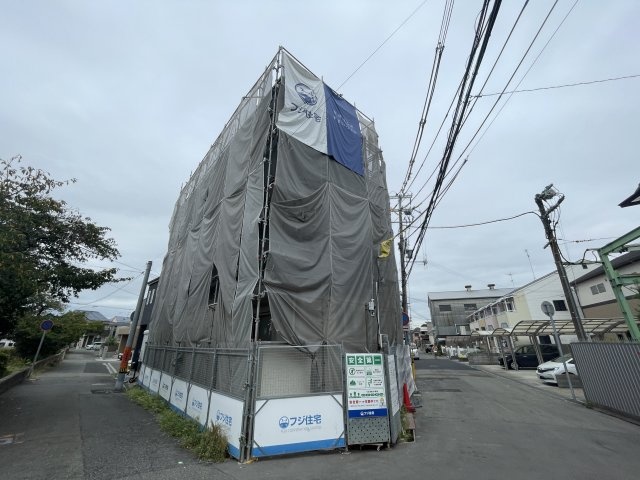 建物外観　建設中