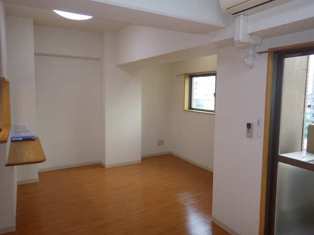 居室・リビング　同型タイプのお部屋です。