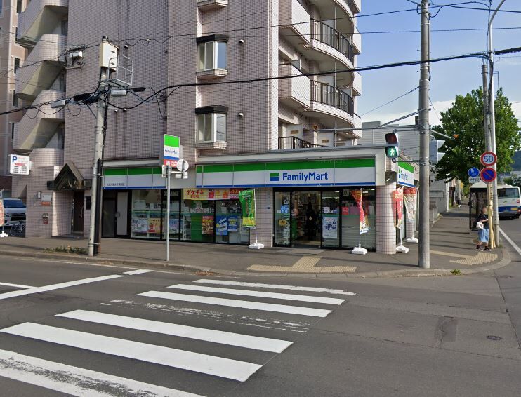 コンビニ　ファミリーマート北星学園女子高前店（コンビニ）まで190m