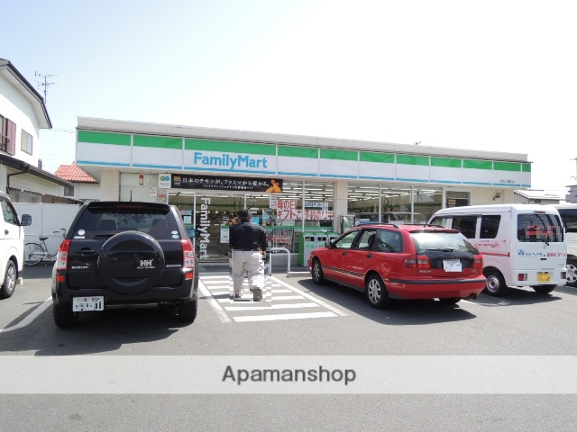 コンビニ　ファミリーマート（コンビニ）まで504m