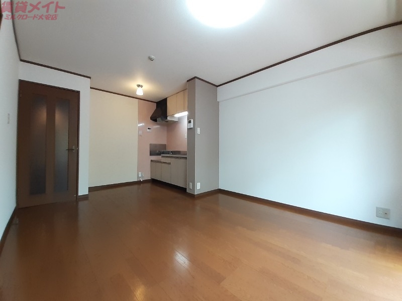 居室・リビング　別部屋参考写真です