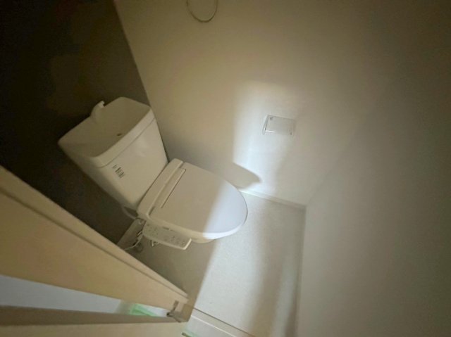 トイレ　綺麗なトイレにはウォシュレット標準装備です。