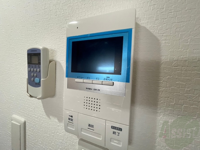 セキュリティ　ＴＶモニター付インターホンです。来客者の顔が見えるので安心！