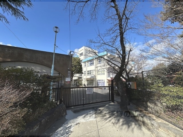 小学校　川西市立東谷小学校（小学校）まで550m