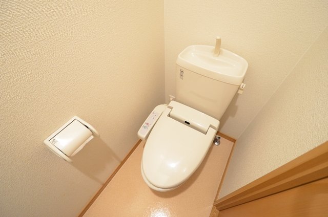 トイレ　温水洗浄便座付き☆