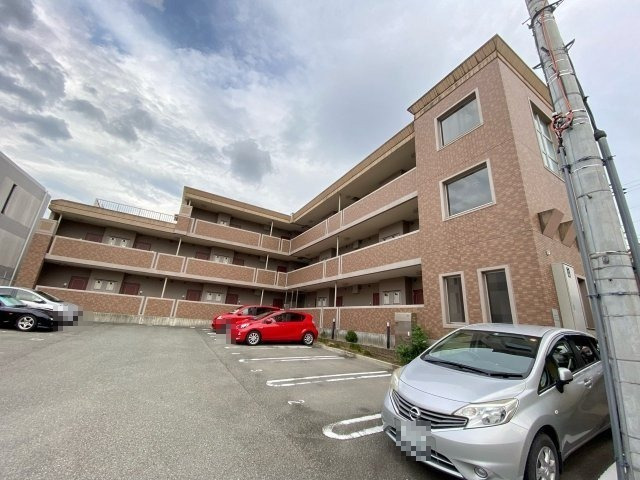 建物外観　オートロック付きで安心です♪