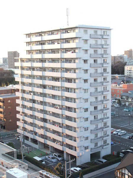 建物外観　タイル張りのキレイな外観です