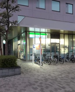 コンビニ　ファミリーマート 東武鉄道本社店（コンビニ）まで516m