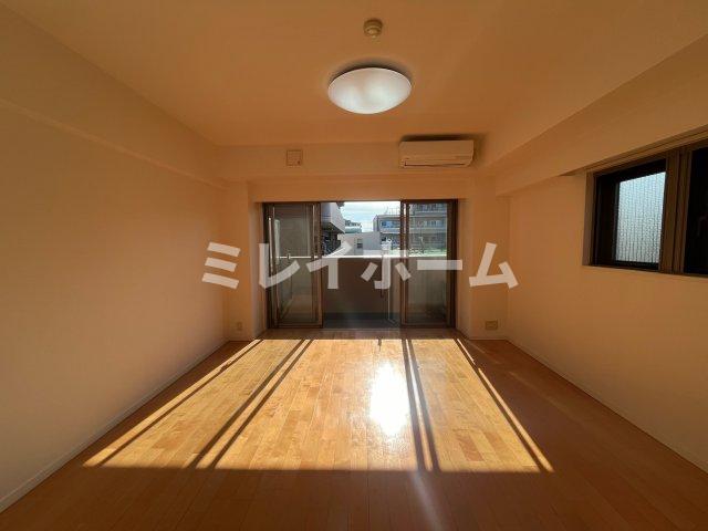 居室・リビング　同建物内、別のお部屋の参考写真になります。