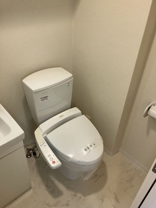 トイレ　同物件別部屋写真