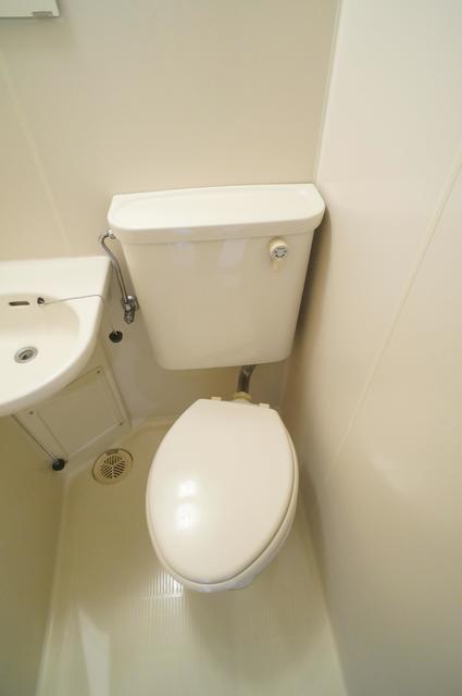 トイレ　参考写真（同建物別部屋のものです）