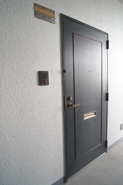 玄関　参考写真（同建物別部屋のものです）