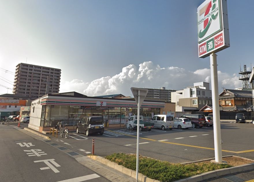 コンビニ　セブンイレブン 野洲市役所前店（コンビニ）まで112m