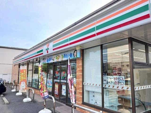 コンビニ　セブンイレブン（コンビニ）まで400m