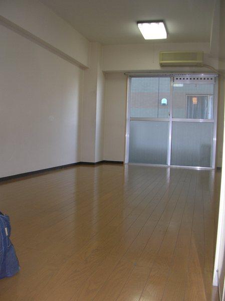 ＪＲ山手線 池袋駅 徒歩12分 10階建 築43年の居間写真