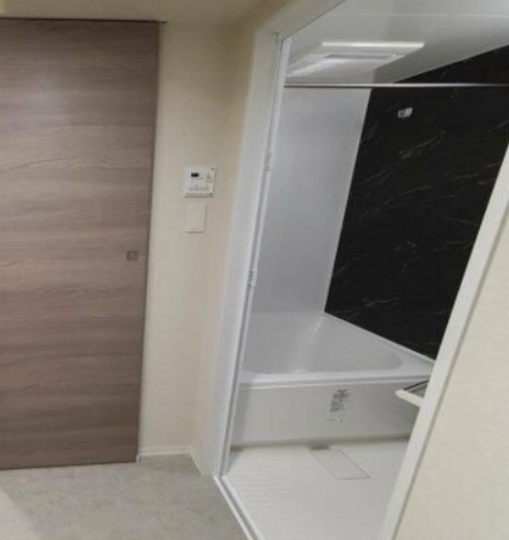 バス・シャワールーム　コンパクトで使いやすいお風呂です