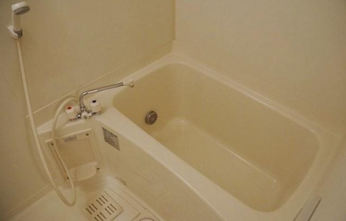 バス・シャワールーム　いつでも温かいお湯が叶う追炊き機能付きです