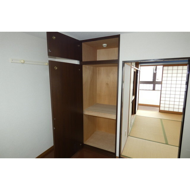 収納　押入