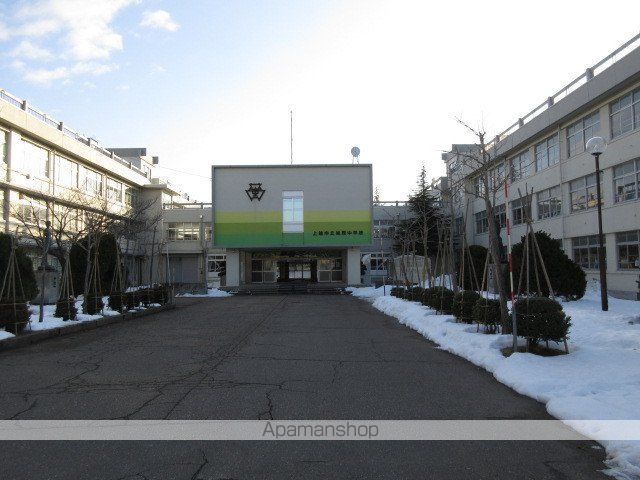 中学校　上越市中学校城西中学校（中学校）まで214m