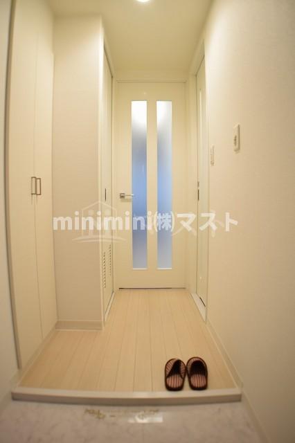 玄関　同マンション参考写真