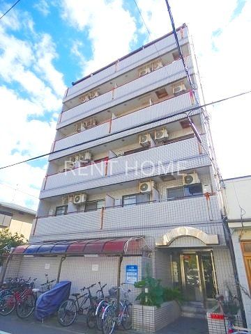 建物外観　鉄骨造７階建て