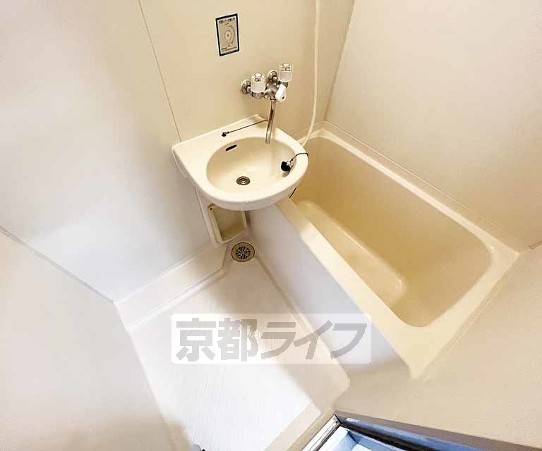 バス・シャワールーム　ゆったりくつろげるお風呂です。