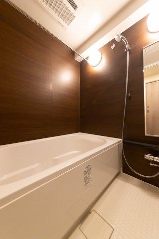 バス・シャワールーム　落ち着いた空間のお風呂です