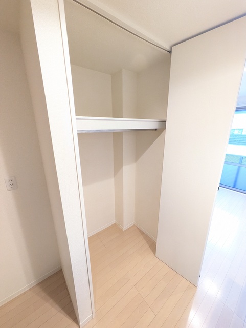 収納　★９．５畳洋室のクローゼットです★