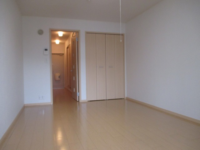 居室・リビング　明るくキレイなお部屋です