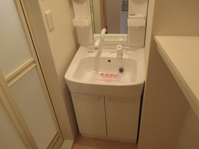 洗面設備　忙しい朝にうれしい洗髪洗面化粧台付です