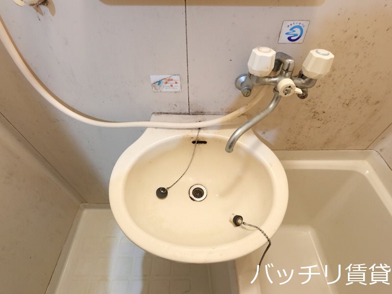 洗面設備　別号室タイプの為、現状を優先致します。