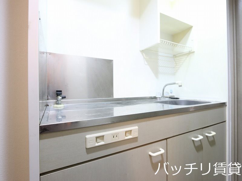 キッチン　別号室タイプの為、現状を優先致します。
