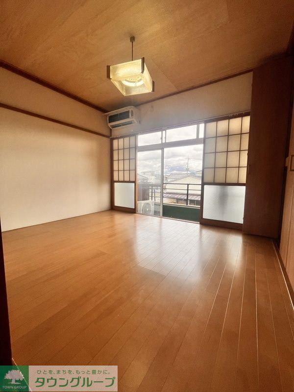 小島ビルの居間写真