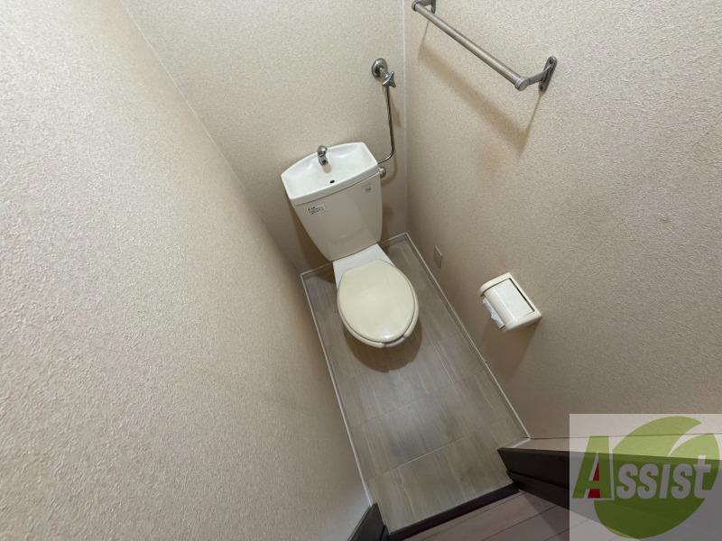 トイレ　こちらはトイレです。清潔感があり、安心して使用できます。