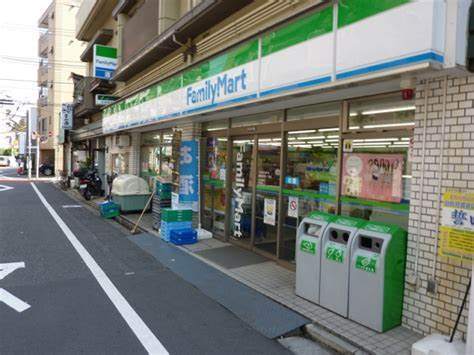 コンビニ　ファミリーマート豊島南大塚一丁目店（コンビニ）まで103m