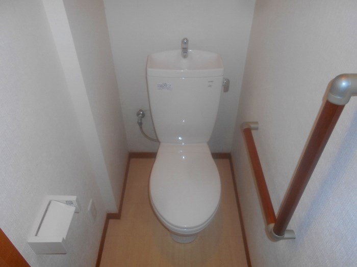 ＪＲ中央線 立川駅 徒歩5分 4階建 築20年のトイレ写真