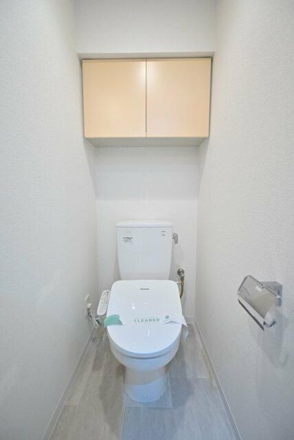都営大江戸線 東新宿駅 徒歩2分 14階建 築17年のトイレ写真