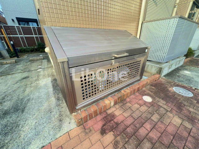 その他　敷地内ゴミ捨て場（ダストボックス付き）