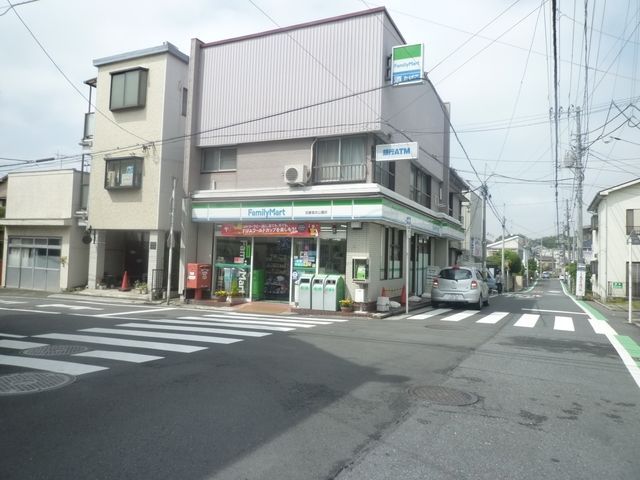 コンビニ　ファミリーマート（コンビニ）まで437m