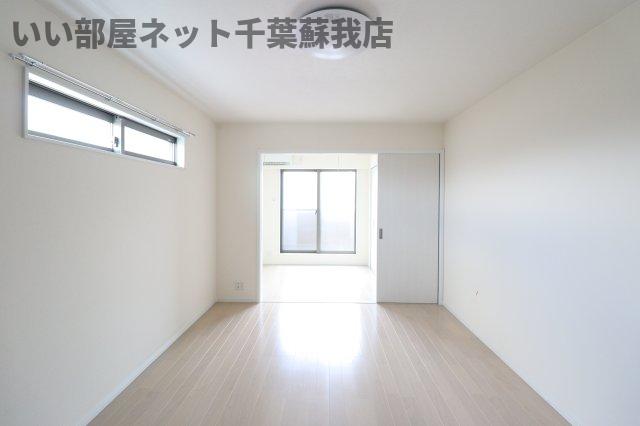 ウィズアールワン蘇我の居間写真