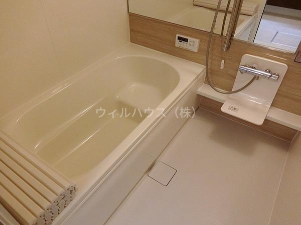 バス・シャワールーム　追い焚き機能付きバス！