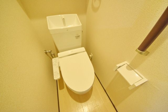 東急田園都市線 鷺沼駅 バス乗車時間：11分 最寄りバス停で下車 徒歩6分 2階建 築10年のトイレ写真