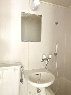 洗面設備　写真は206号室です（参考）