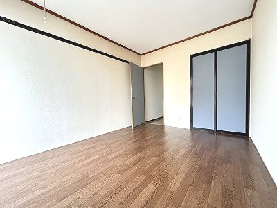 駐車場　写真は206号室です（参考）