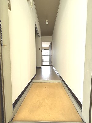 玄関　写真は206号室です（参考）