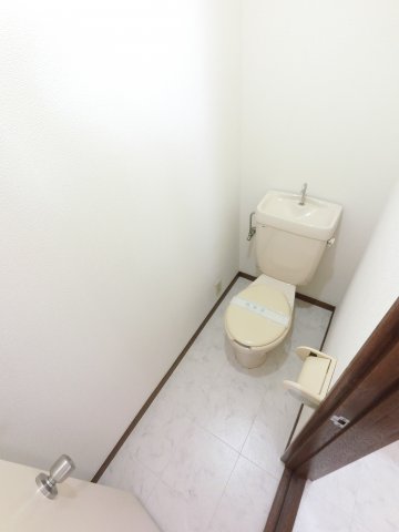 ＪＲ内房線 浜野駅 徒歩12分 2階建 築35年のトイレ写真