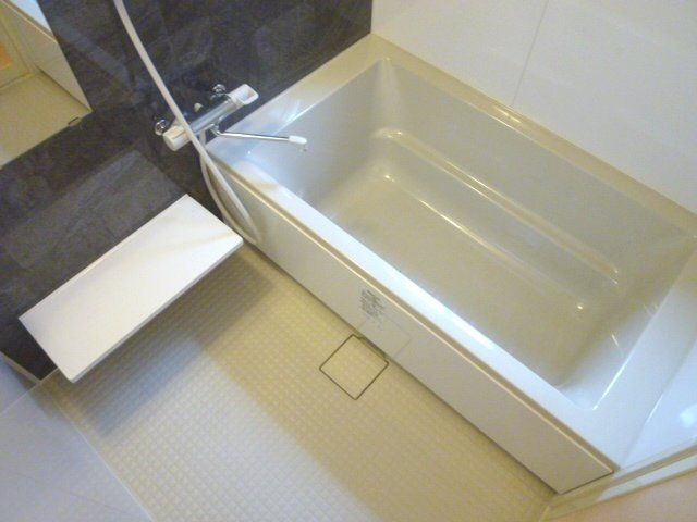 バス・シャワールーム　追い焚き機能付の浴室です。